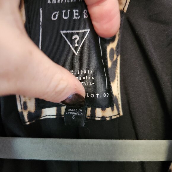 Leopard GUESS trench coat with faux leather sleeves and belt - Picture 6 of 7